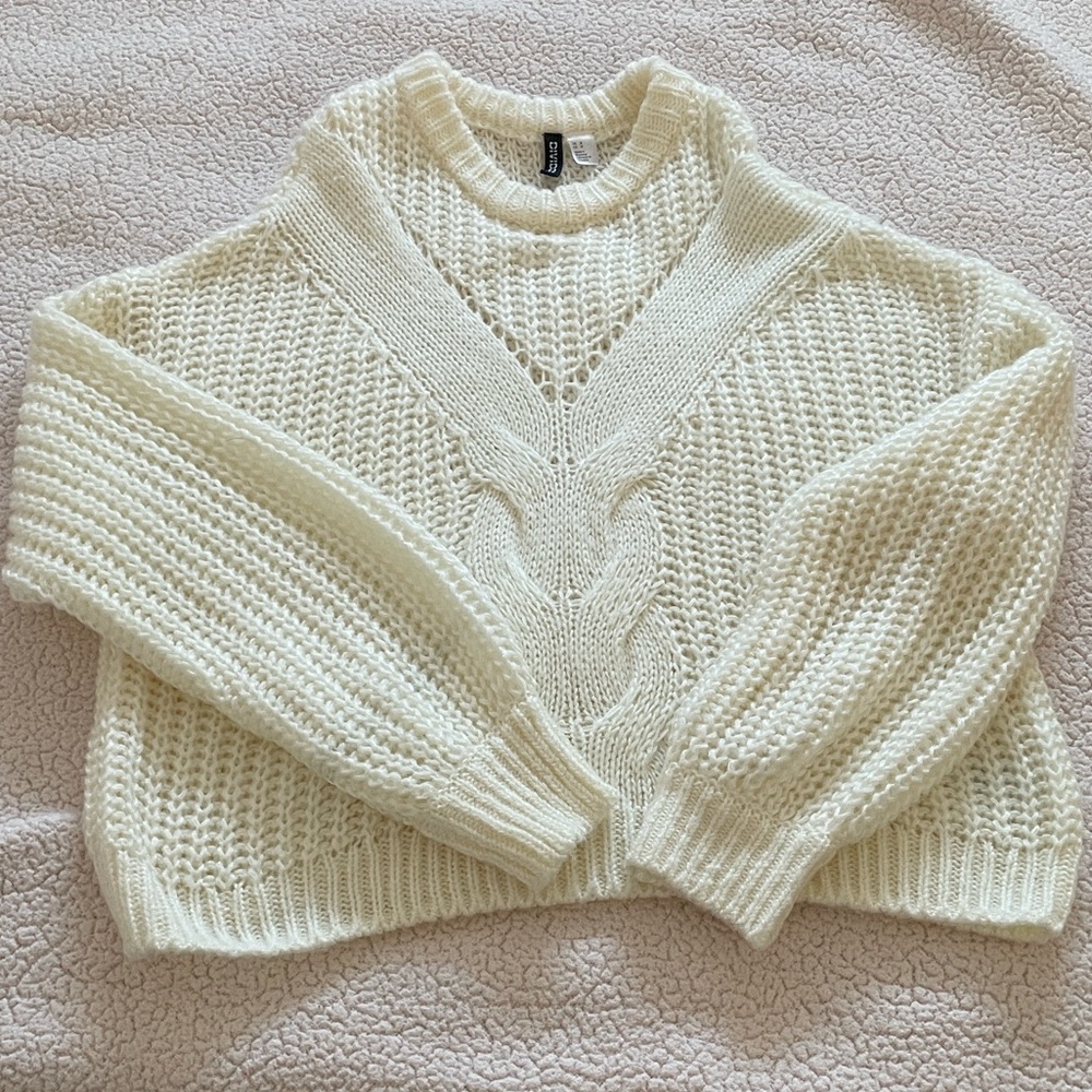 🤍🩰 H&M Cream Cable Knit Sweater Size M - Picture 5 of 7